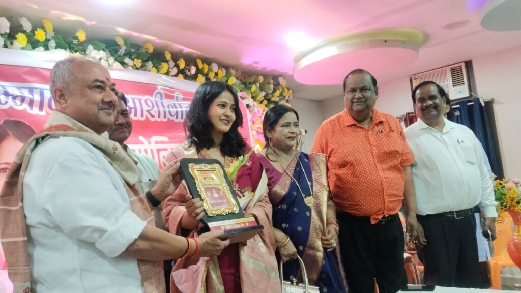 मोनिका श्रीवास्तव